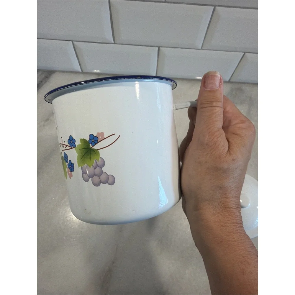 Vintage Enamelware Enamel Ware Dripping Pot/Container Grapevine